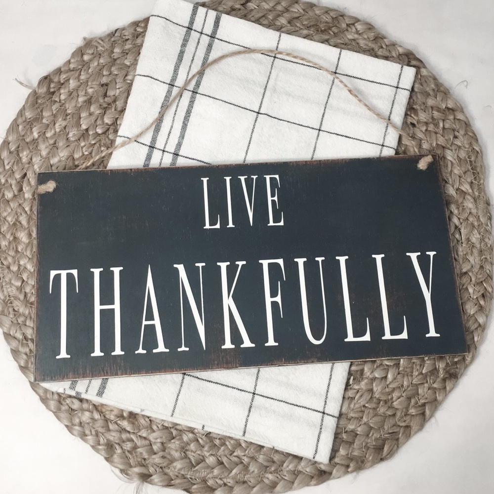 🛒2/$30!🛒 Live Thankfully- Wood Painted Sign
